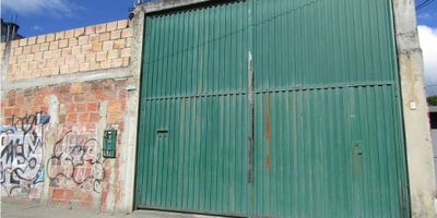 Presentamos este lote en Prado Veraniego de 750 m², excelente ubicación en zona residencial y comercial, a tres cuadras de Transmilenio, estación Alcalá. Sin duda cuenta con un extenso espacio que podrá aprovechar para construir lo que desee.
