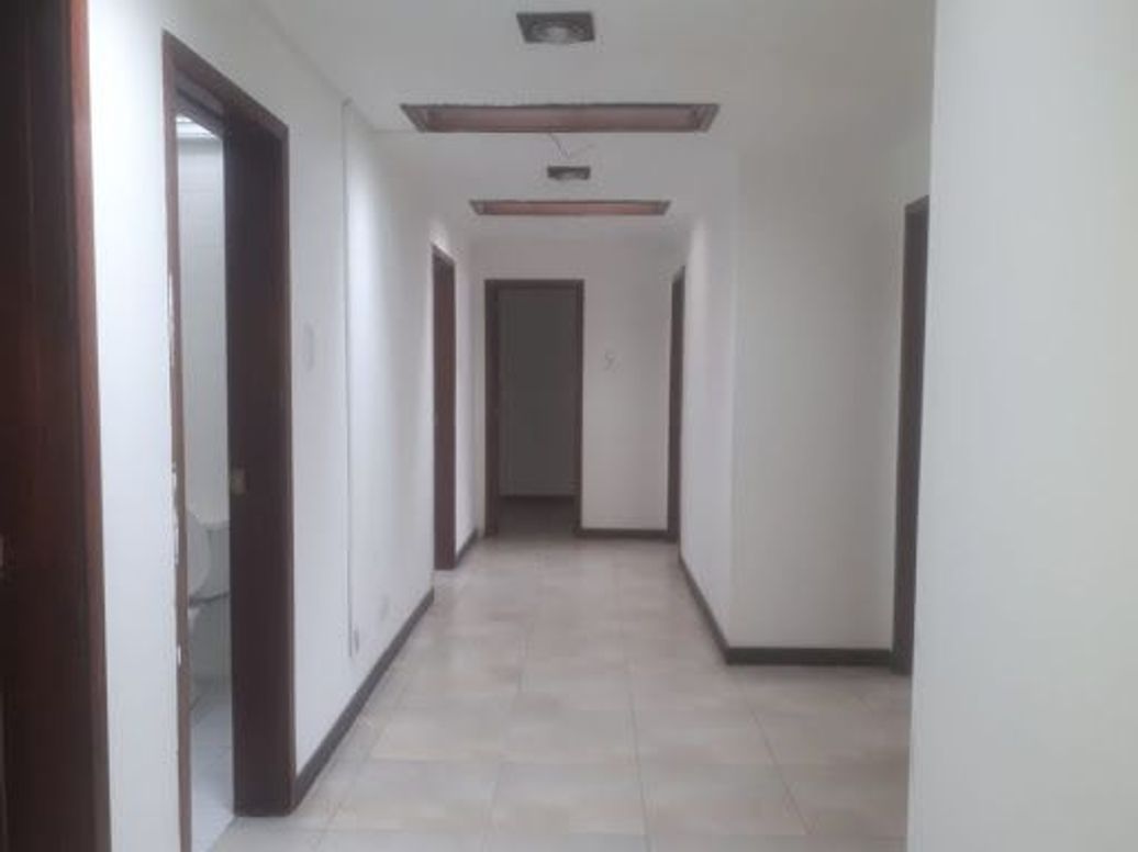 Casa de 9 alcobas en venta en Chapinero Noroccidental, Bogotá, 520 m² · foto 12 de 20