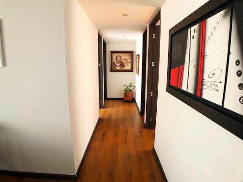 Apartamento de 3 alcobas en venta en Santa Barbara Central, Bogotá, 107 m² · foto 4 de 14
