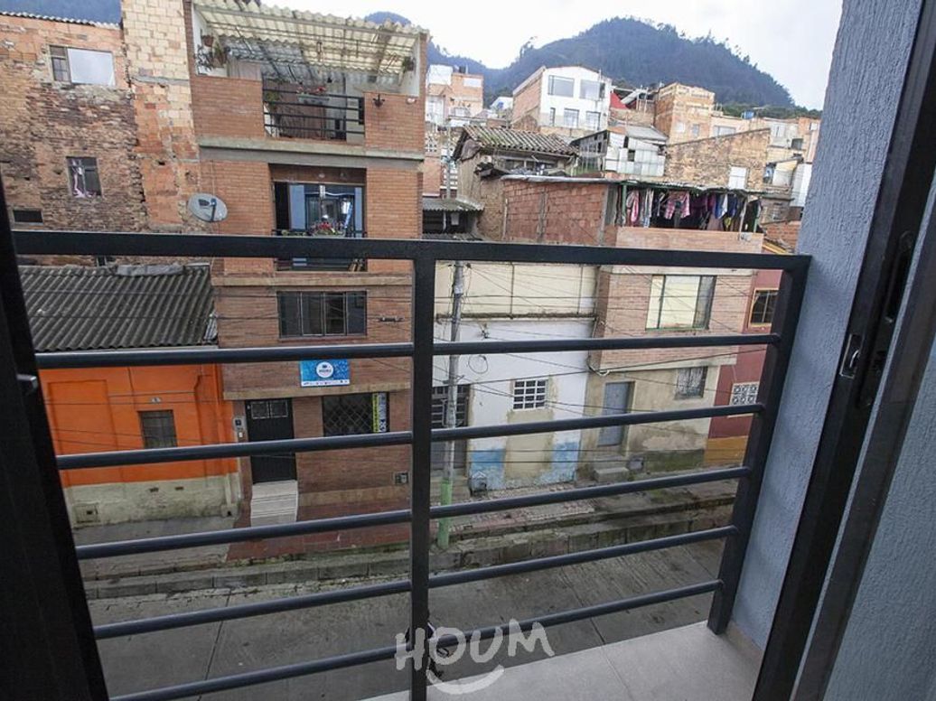 Apartamento de 2 alcobas en venta en Atanasio Girardot, Bogotá, 56 m² · foto 2 de 14