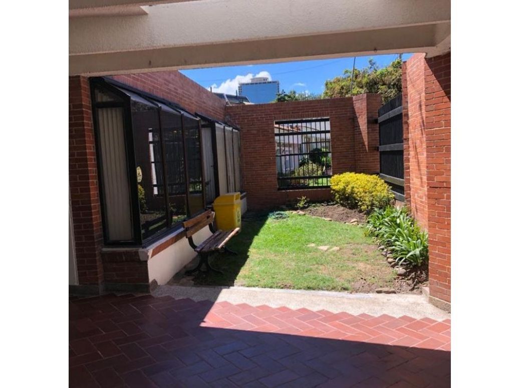 Casa de 4 alcobas en venta en Santa Ana Occidental, Bogotá, 354 m² · foto 4 de 20