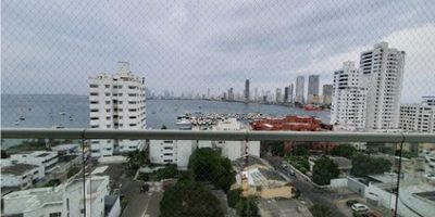 APARTAMENTO MODERNO CON VISTA A LA BAHIA DESDE LA SALA Y HABITACIONES, TIENE 3 HABITACIONES LA PRINCIPAL CON BAÑO Y WALKING CLOSET, BAÑO SOCIAL, COCINA Y CUARTO Y BAÑO DEL SERVICIO. CADA HABITACIÓN TIENE AIRE ACONDICIONADO. ZONA RESODENCIAL, CERCA A SUPERMERCADOS Y RESTAURANTES. TRANSPORTE PUBLICO CERCANO
