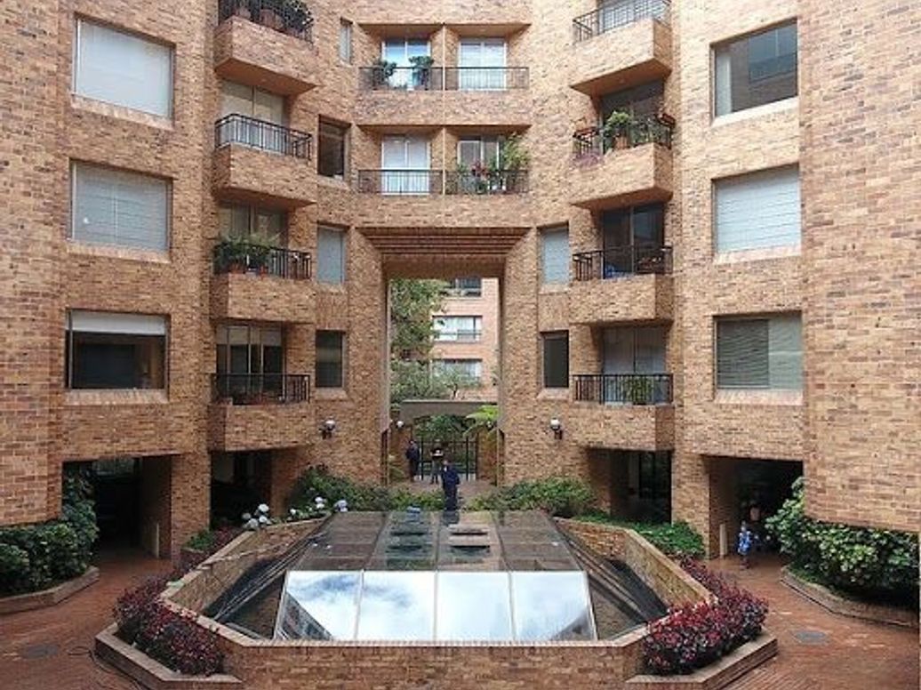 Apartamento de 1 alcoba en venta en Chicó Norte, Bogotá, 383 m² · foto 2 de 18