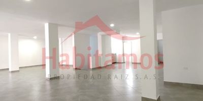 Local en arriendo en Envigado sector Barrio Mesa de 187 mt2, 2 baños y piso en cerámica.