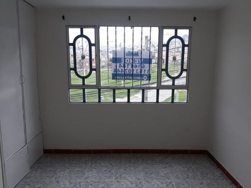 Casa de 6 alcobas en venta en San Luis, Bogotá, 327 m² · foto 13 de 20