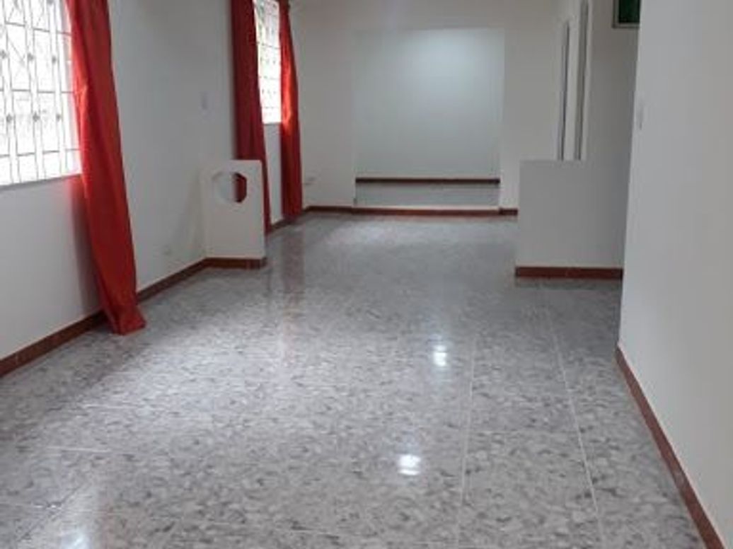 Casa de 6 alcobas en venta en San Luis, Bogotá, 327 m² · foto 9 de 20