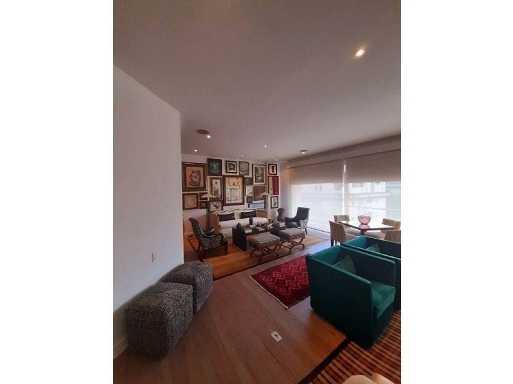 Apartamento de 3 alcobas en venta en Los Rosales, Bogotá, 289 m² · foto 2 de 20