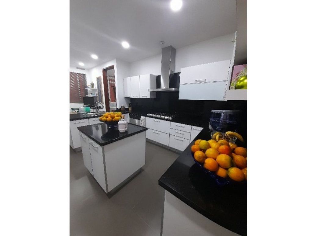 Apartamento de 3 alcobas en venta en Los Rosales, Bogotá, 289 m² · foto 13 de 20