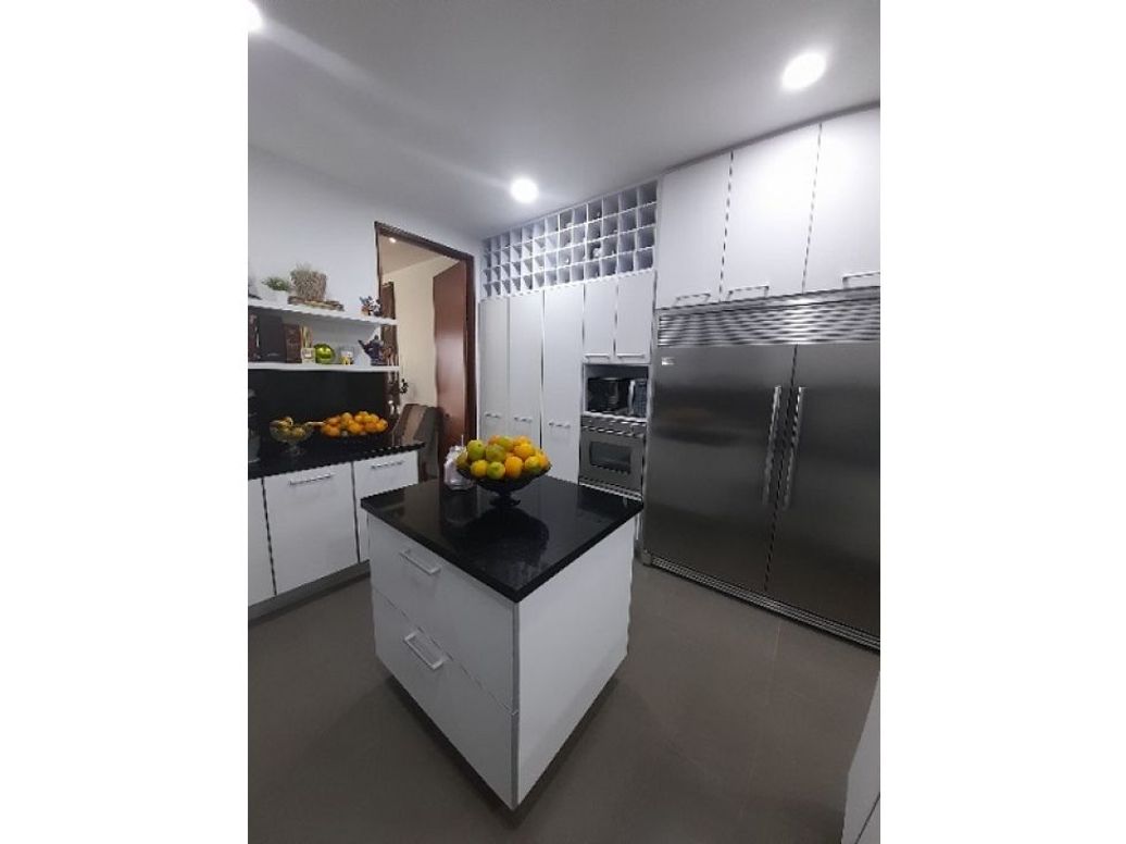 Apartamento de 3 alcobas en venta en Los Rosales, Bogotá, 289 m² · foto 15 de 20