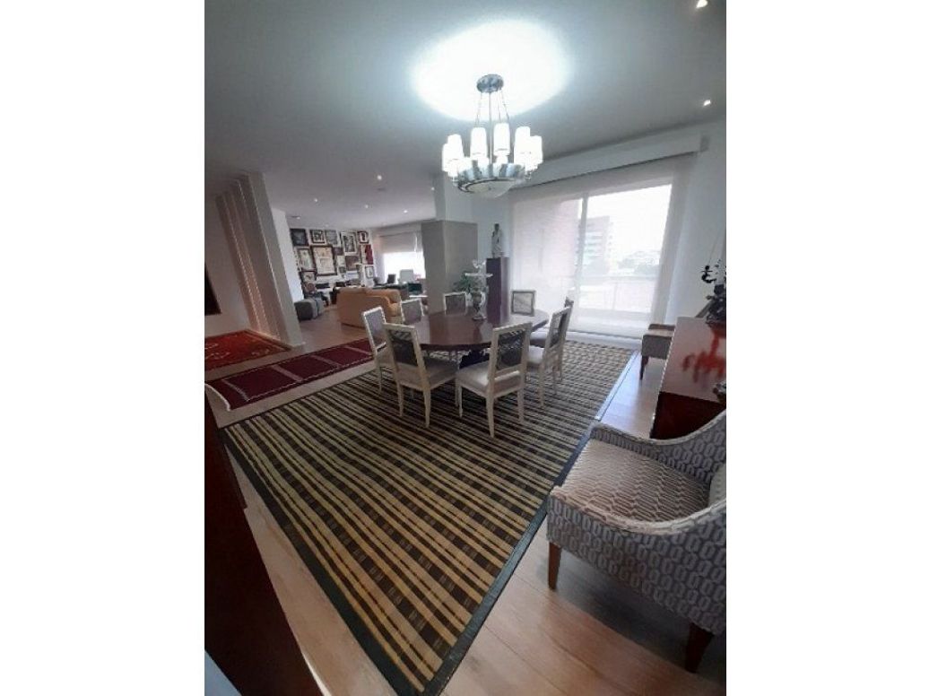 Apartamento de 3 alcobas en venta en Los Rosales, Bogotá, 289 m² · foto 18 de 20