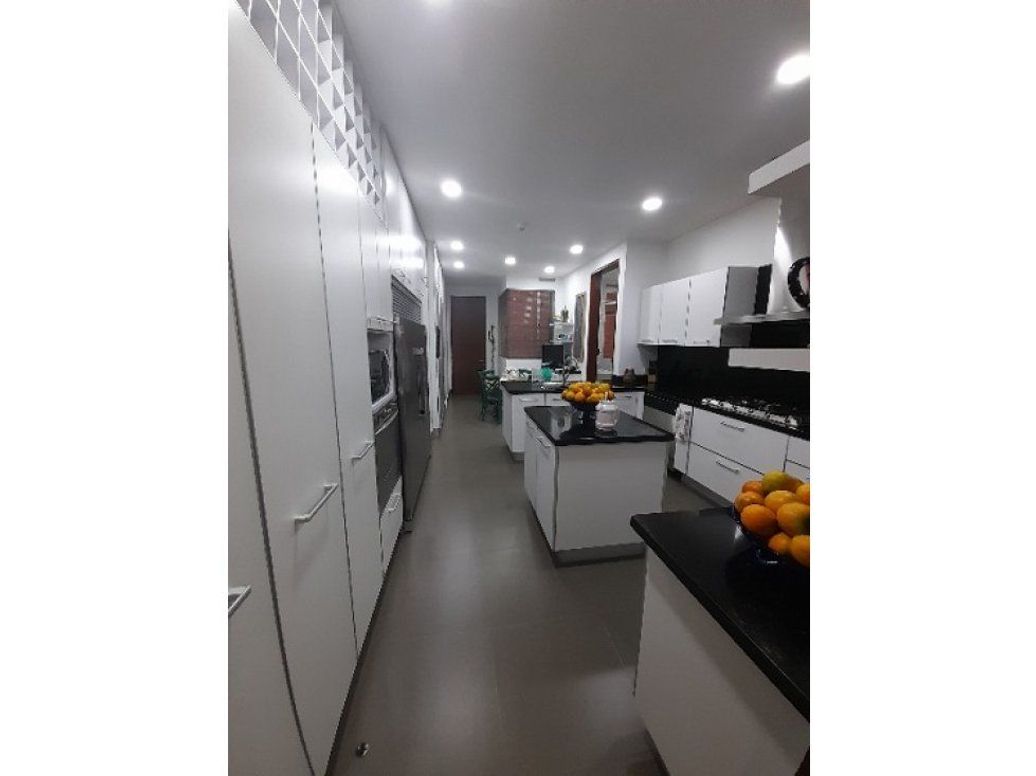 Apartamento de 3 alcobas en venta en Los Rosales, Bogotá, 289 m² · foto 16 de 20
