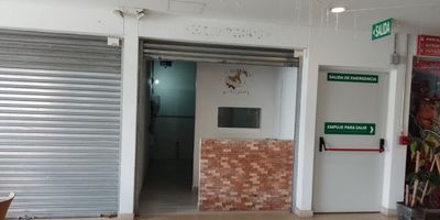 Ubicado en el barrio BOSTON, Medellín, este local comercial de 12 m² está disponible para arriendo. Situado en CL 49 CR 38 43, es ideal para negocios de comidas por su fácil acceso y zona muy comercial. Una excelente opción en Medellín, Antioquia, para su emprendimiento. El canon de arriendo es de $1.000.000. Consulte más información mediante WhatsApp, quiero que me contacten o ver teléfonos.