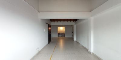 Bodega con amplios espacios donde podrás realizar tus actividades con mas facilidad y eficiencia, fácil acceso.