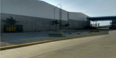 Bodega para estrenar en parque industrial en la próspera ciudad de Barranquilla a 1.5 km de la nueva circunvalar de la prosperidad

 

Su ubicación es privilegiada facilita la conectividad con el puerto actual y futuro puerto de aguas profundas y con las diversas zonas francas del área metropolitana y el municipio de Galapa considerado como la nueva zona industrial de Barranquilla
 

La bodega cumple con todas las normas de seguridad y requerimiento que exige construir un parque industrial

 

Los 264 metros cuadrados están distribuidos en un rectángulo 8m x 33m,  con un área de Maniobra de  8m por  7.5 m aproximadamente tal como lo ilustra una de las gráficas y una altura de 6,5 m

 

La bodega cuenta con área de oficinas de 20 metros cuadrados con su respectivo baño y conexión eléctrica con potencia de 112,5 Kw

 

Cerca al parque circulan   3 rutas de buses urbanos que facilitan la conectividad para empleados y usuarios de la misma

 

Las empresas instaladas en el parque cuentan con excenciones tributarios de Industria y Comercio predial y avisos y tableros

 

Son muchas las ventajas que ofrece estar en un parque industrial de esta magnitud También podemos construir o ampliar el área de bodegas de acuerdo a su requerimiento

 

La bodega también está para la venta por $528.000.000

 

Amigo empresario y nuevos emprendedores si es de su interés háganoslo saber para tener el gusto de atenderlo sin ningún compromiso

 

No olvide mencionar el código Wasi

 

