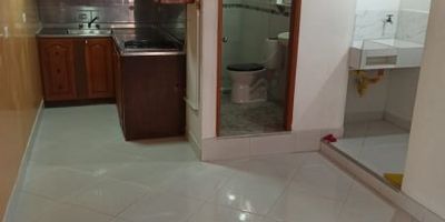 Vende y arrienda casa en el sector de Belén aguas frías. Sala comedor, dos alcobas, un baño, cocina integral,  área 76 mt2, estrato 2, piso en cerámica. Arrienda Integridad, inmobiliaria experta en administración y arrendamientos de apartamentos, casas, locales, bodegas y oficinas, Medellín y toda el área Metropolitana.