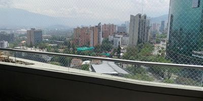 Apartamento en venta en el sector de santa maria de los angeles, cuenta con 134 metros, 3 Habitaciones,  cuarto y baño de servicio, 3 Baños, Balcon, Estudio, 2 Closet,  2 Vestier,  2 parqueaderos, 2 útiles. Unidad con portería 24 horas, salón social, parque infantil, zona de lectura, piscina adultos, Piscina niños, bbq ,    
cancha de squash, gimnasio, zona de mascotas, sauna, turco, Jacuzzi. Codigo del inmueble 447-10220 Asesor Jessica Ramirez 3012766783