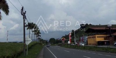 Lote en parcelación sobre la vía principal Pereira-Cartago, con un área de 3.451,13 m2, topografía  plana, ideal para diferentes tipos de edificaciones.