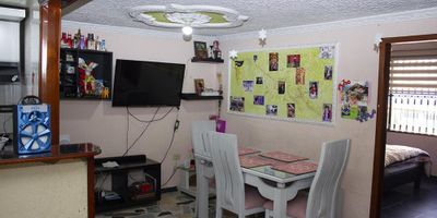 [VEN] ID HOUM: 31217

En Houm te ayudamos de forma fácil y segura. Los beneficios de comprar con nosotros:
    • Te ayudamos a conseguir financiamiento a través de una asesoría personalizada
    • Mediación y seguimiento de todo el proceso
    • Ponemos a tu disposición profesionales en notariado, registro y asesoría jurídica
¡Solo te preocupas de las firmas!

Departamento en venta, ubicado en el barrio La Colmena, con una superficie construida de 74 m² y superficie total de 74 m². 

Sus principales características son:

    • 4 dormitorios
    • 2 baños
    • Admite mascotas
    • 1 parqueadero
            
Si compras con nosotros, te brindamos asesoría personalizada durante todo el proceso.
        
¡Comienza una nueva etapa con Houm! Compra fácil, rápido y seguro.