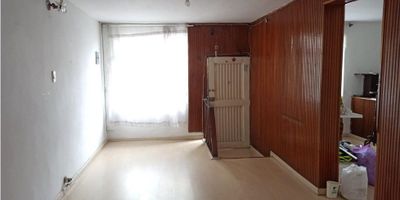 CASA MUY AMPLIA Y BIEN UBICADA  CONSTA DE 4 HABITACIONES AMPLIAS, 2 BAÑOS, COCINA SENCILLA, TERRAZA, PISOS EN CERAMICA Y MADERA, SALA Y COMEDOR, CON RENTA, CONSTA DE 2 HABITACIONES, 1 BAÑO, PATIO, SALA-COMEDOR PISOS EN CERAMICA, 

 

INFORMACION 3116213929 - 3127770350 - 8970007
