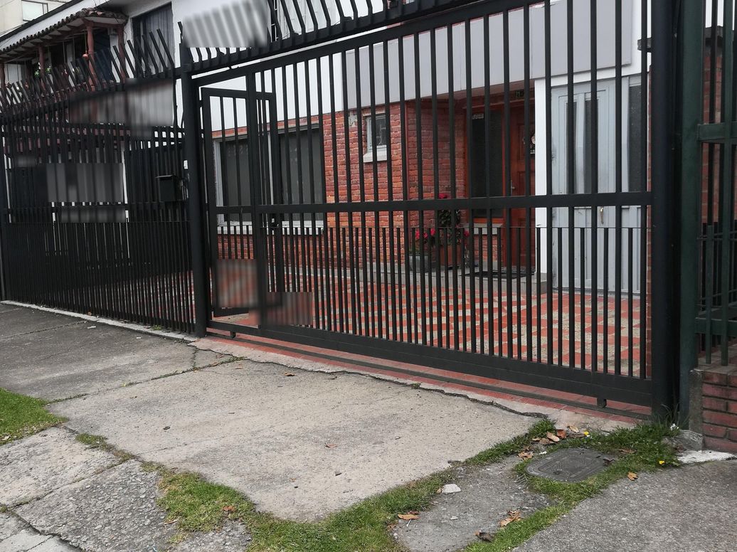 Casa de 4 alcobas en venta en Polo Club, Bogotá, 240 m² · foto 2 de 12
