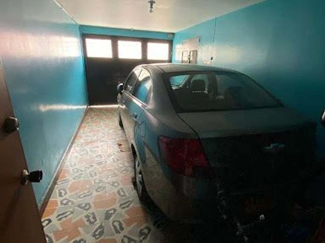 Casa de 10 alcobas en venta en Fontibón Centro, Bogotá, 403 m² · foto 2 de 19