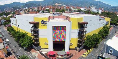 Excelente Local Ubicado en el sector de Conquistadores, en el centro comercial Unicentro, cuenta con Facilidad de Acceso, además esta muy bien ubicado. cerca de múltiples servicios complementarios.