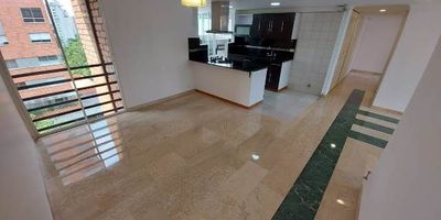 Apartamento en el sector de los Parra, Cuenta con facilidad de acceso a rutas de servicio público, además está cerca del complejo empresaria milla de Oro, Centro comercial Oviedo, Centro comercial San Fernando Plaza y Centro Comercial Santa Fe.