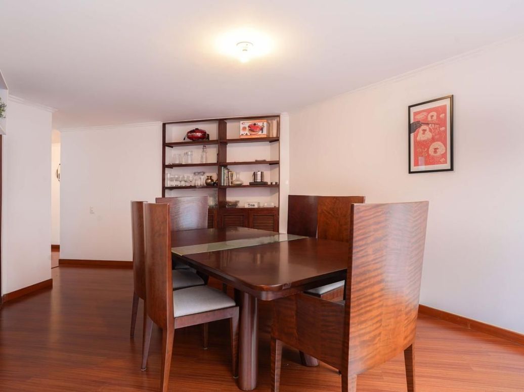Apartamento de 4 alcobas en venta en Los Rosales, Bogotá, 168 m² · foto 3 de 13