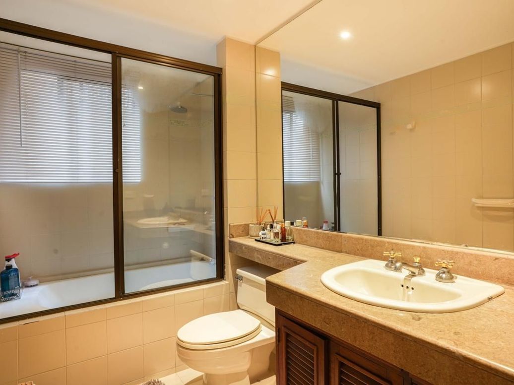 Apartamento de 4 alcobas en venta en Los Rosales, Bogotá, 168 m² · foto 9 de 13