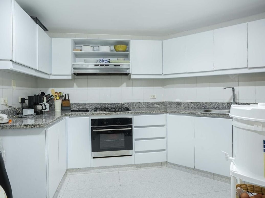 Apartamento de 4 alcobas en venta en Los Rosales, Bogotá, 168 m² · foto 11 de 13