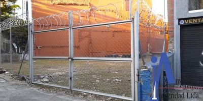 Vendo Lote en el sector de la Av. Nutibara, Alta Mixtura, Esquina, Área 281.85 m2, Fondo 25mt, Frente 20,15mt, Av Nutibara con Circular 1, Forma Triangular. Vende Arrendamientos Integridad inmobiliaria experta en administración de venta y arrendamiento de apartamentos, casas, locales, bodegas y oficinas. Medellín y toda el área Metropolitana.