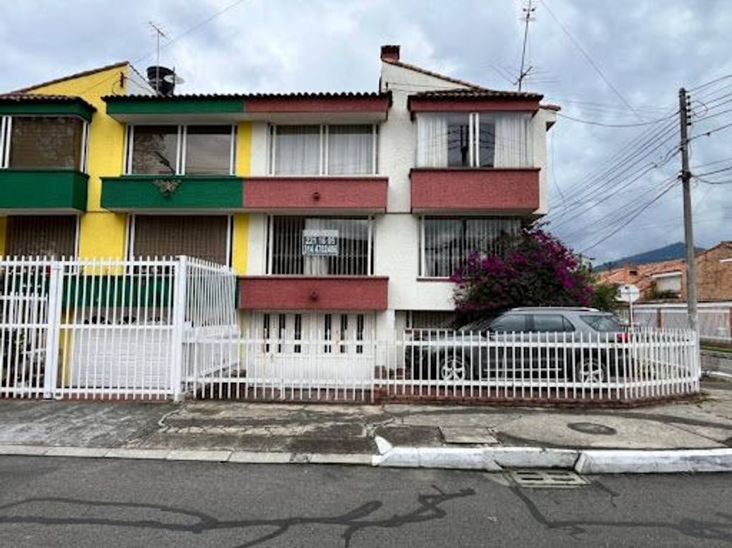 Casa de 4 alcobas en venta en Alhambra, Bogotá, 212 m² · foto 2 de 20