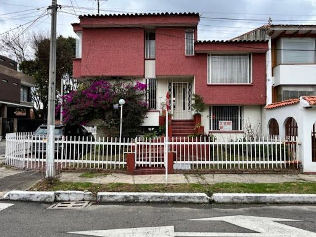 Casa de 4 alcobas en venta en Alhambra, Bogotá, 212 m² · foto 3 de 20