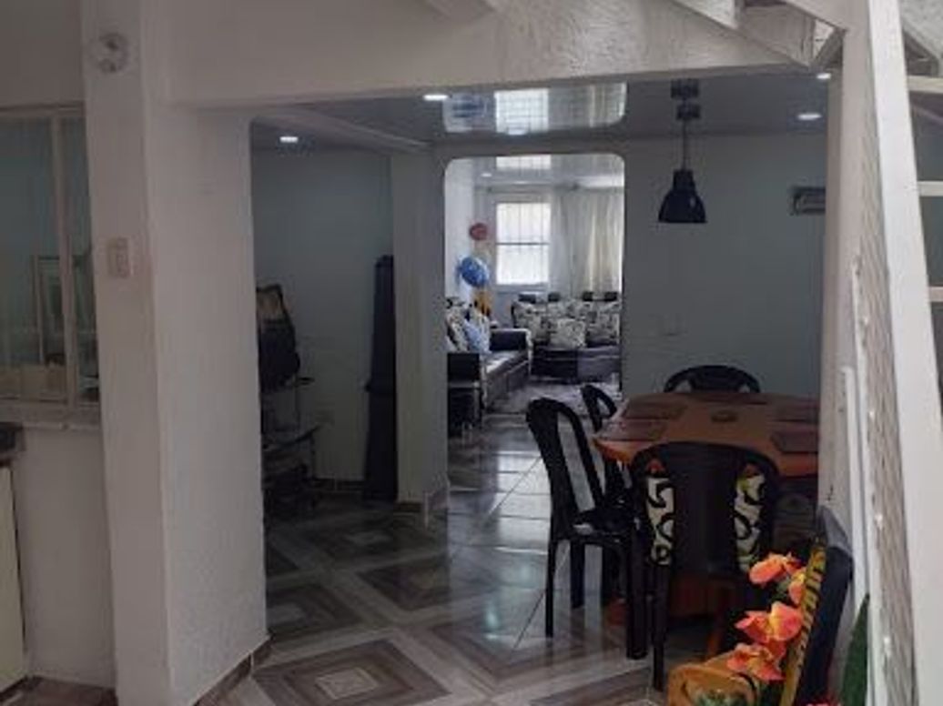 Casa de 4 alcobas en venta en Villas De Granada, Bogotá, 96 m² · foto 8 de 9