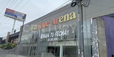 Inversionista esta es tu gran oportunidad para tu empresa, Te ofrecemos bodega con local  en Menga en un sector de alta actividad industrial y comercial de Yumbo,  1.682 M2,  con excelente vitrina de exhibición, buen acceso a doble altura,  te ofrecemos bodega con excelente ubicación, en sector de alta actividad industrial y comercial de Yumbo,  1.682 M2,  con excelente vitrina de exhibición, buen acceso a doble altura, la bodega # 1 de 832 M2 tiene pisos en concreto reforzado. Bodega número 2 con 850 M2 Su diseño responde a un área de trabajo en planta libre a doble altura oficinas, vestidores, baterías de baños y cocineta. perfecto para las necesidades empresariales a las que tu negocio se enfrenta día a día, la bodega cuenta  con facilidad de acceso a transporte de cualquier tipo, no pierdas esta oportunidad y agenda tu cita ya.