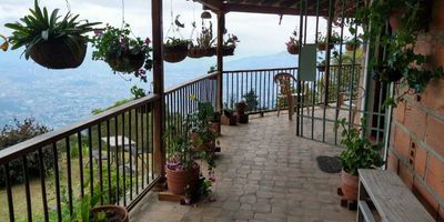 Finca en Corregimiento de San Cristobal, vereda Yolombo, excelente vista a la ciudad, Habitamos Sede Laureles.