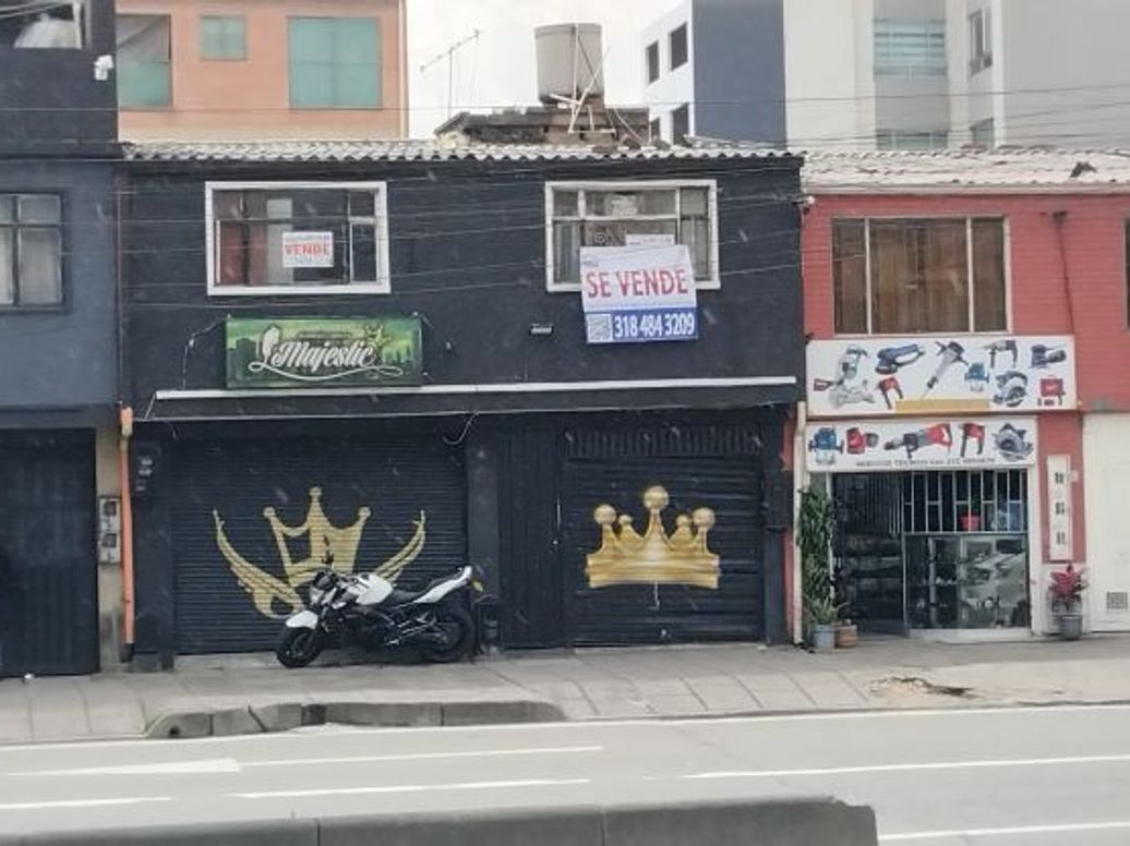 Casa de 5 alcobas en venta en Los Cerezos, Bogotá, 250 m² · foto 2 de 20