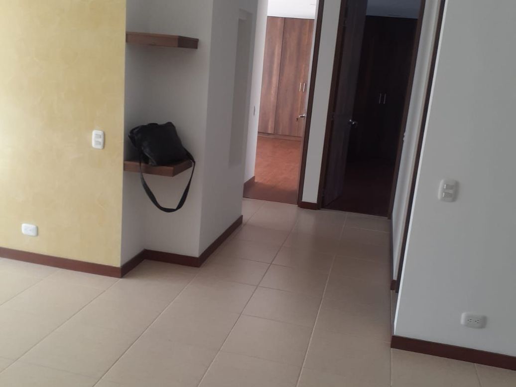 Apartamento de 3 alcobas en venta en Las Villas, Bogotá, 96 m² · foto 2 de 8