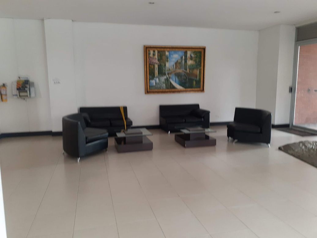 Apartamento de 3 alcobas en venta en Santa Rosa, Bogotá, 72 m² · foto 2 de 13