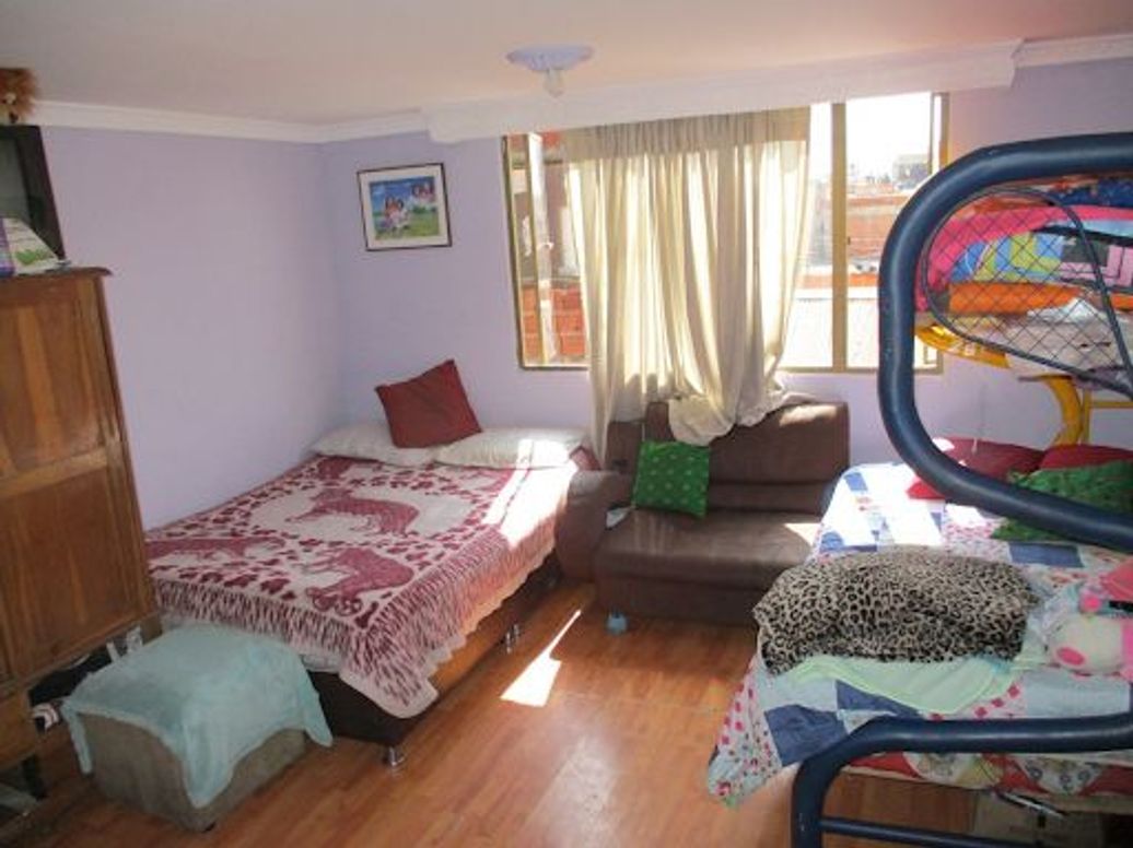 Casa de 6 alcobas en venta en La Giralda, Bogotá, 314 m² · foto 7 de 20