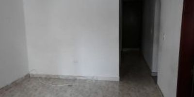APARTAMENTO EN EL BARRIO NIQUIA CAMACOL CUENTA CON 2 ALCOBAS, PATIO, SALA COMEDOR, ESPACIO PARA GUARDAR UNA MOTO