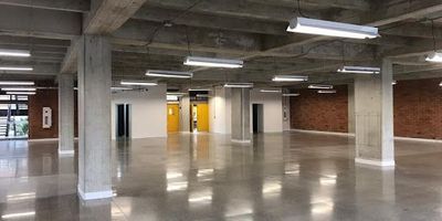 Oficina en arrendamiento, en centro empresarial reconocido de Guayabal, cuenta con amplios y cómodos espacios de trabajo, energía trifásica de 30 kva, ubicada dentro de centro empresarial en el segundo piso, 11 parqueaderos, sector estratégico y comercial sobre vía principal cerca del aeropuerto Olaya herrera.