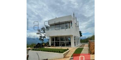 Proyecto acuático,lote aplanado, con 2 piscinas, con conexiones eléctricas y de gas ya listas, portería 24 horas.

A 5 minutos de Sopetrán, cerca de San Jerónimo, Ebéjico, Santa Fé de Antioquia. 

En este momento solo hay 2 piscinas construidas, el proyecto es para 5, la casa de las imágenes es la casa modelo.

 
