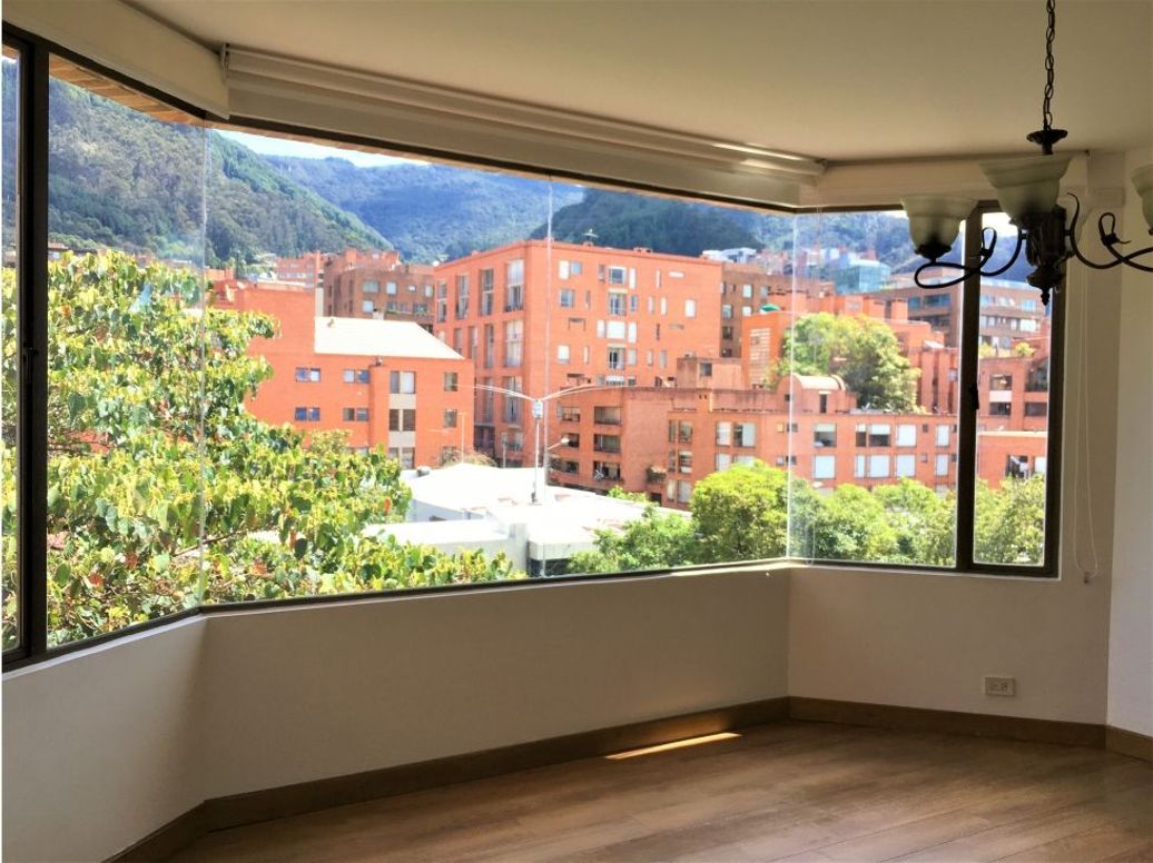 Apartamento de 3 alcobas en venta en Chicó Reservado, Bogotá, 270 m² · foto 2 de 20