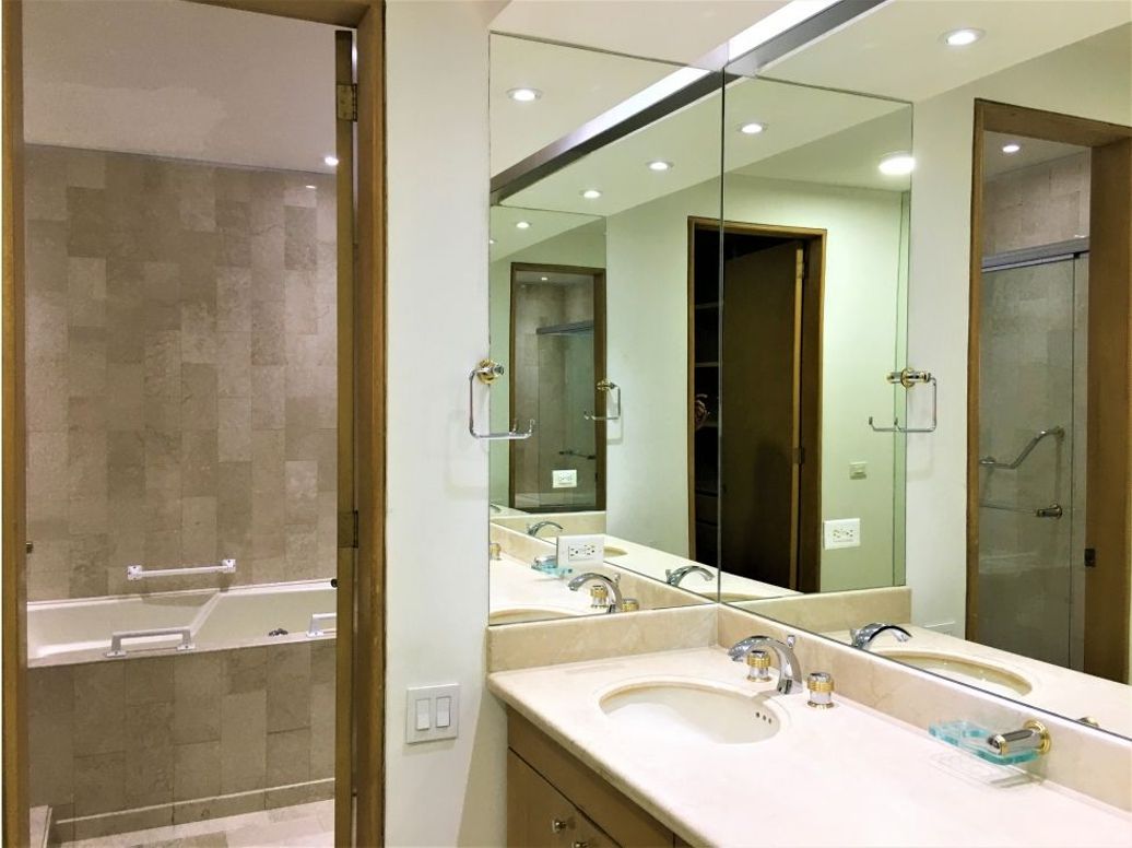 Apartamento de 3 alcobas en venta en Chicó Reservado, Bogotá, 270 m² · foto 10 de 20