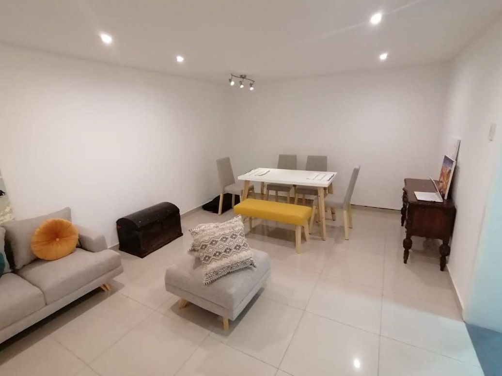 Casa de 8 alcobas en venta en Quinta Mutis, Bogotá, 269 m² · foto 2 de 8
