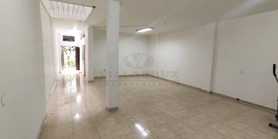 AGRADABLE Y COMODO LOCAL ,TIENE UNA AREA DE 80 MTS APROX, CUENTA CON 1 ALCOBA, 2 BAÑOS, SOLAR DE 50 MTS APROX,  PISO EN CERAMICA.