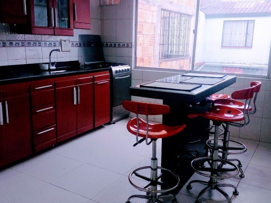 Casa de 3 alcobas en venta en Lusitania, Bogotá, 173 m² · foto 2 de 10