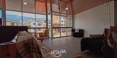 [VEN] ID HOUM: 57997

En Houm te ayudamos de forma fácil y segura. Los beneficios de comprar con nosotros:
    • Te ayudamos a conseguir financiamiento a través de una asesoría personalizada
    • Mediación y seguimiento de todo el proceso
    • Ponemos a tu disposición profesionales en notariado, registro y asesoría jurídica
¡Solo te preocupas de las firmas!

Casa en venta, ubicada en el barrio Niquía, con una superficie construida de 120 m² y superficie total de 120 m². 

Sus principales características son:

    • 4 dormitorios
    • 2 baños
    • No Admite mascotas
    • 1 parqueadero
    • Cocina tipo americana
    • Año de construcción: 1991
            
Si compras con nosotros, te brindamos asesoría personalizada durante todo el proceso.
        
¡Comienza una nueva etapa con Houm! Compra fácil, rápido y seguro.