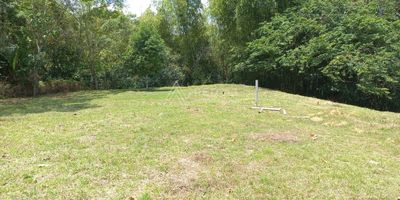 Lote de 2058 m2 ubicado en Cerritos entrada 4 Las Cascadas, muy cerca a colegios, supermercados, restaurantes y centros comerciales, ideal para construcción de vivienda en un ambiente tranquilo y natural. Vías de acceso pavimentadas.